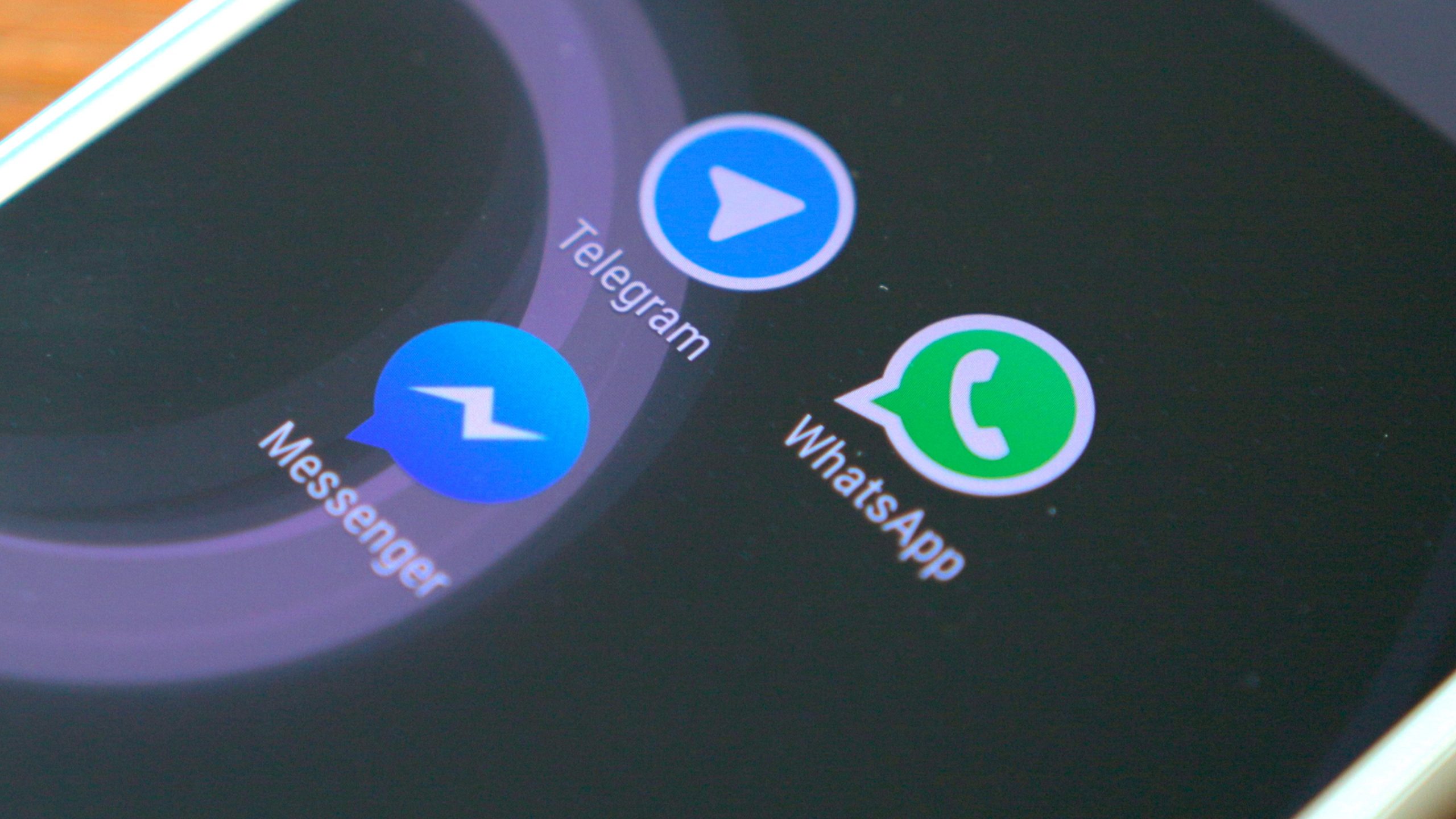 WhatsApp, Messenger, Signal e Telegram. Chi vince la gara della privacy?