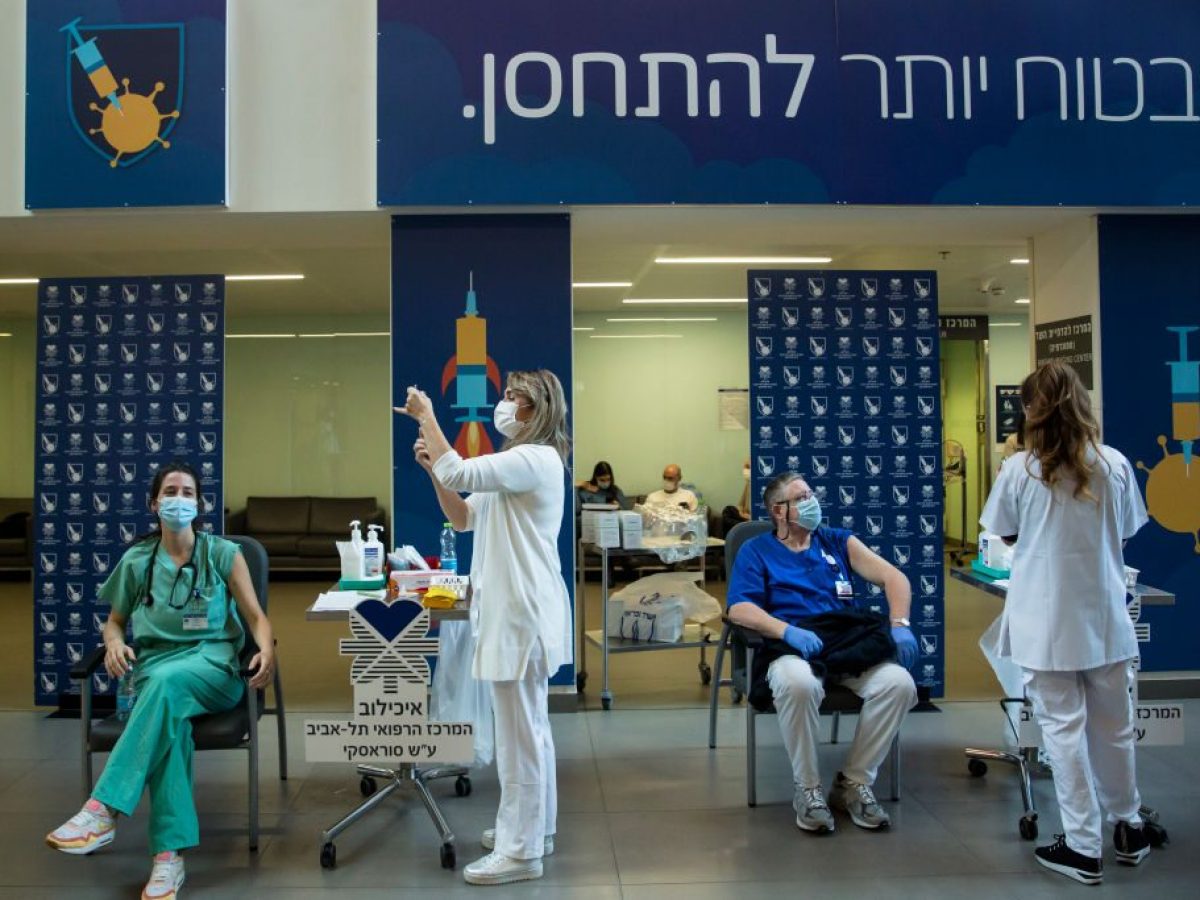 Vaccino, Israele e l’accordo «segreto» con la Pfizer per avere più dosi