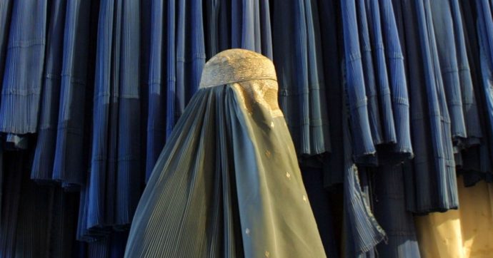 Burqa vietato nei luoghi pubblici. Referendum in Svizzera, vince il Sì