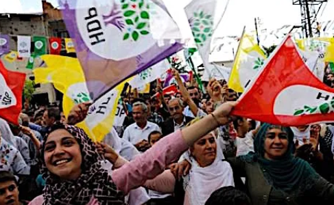 Contro il Colpo di Stato giudiziario di Erdogan, solidarietà al HDP!