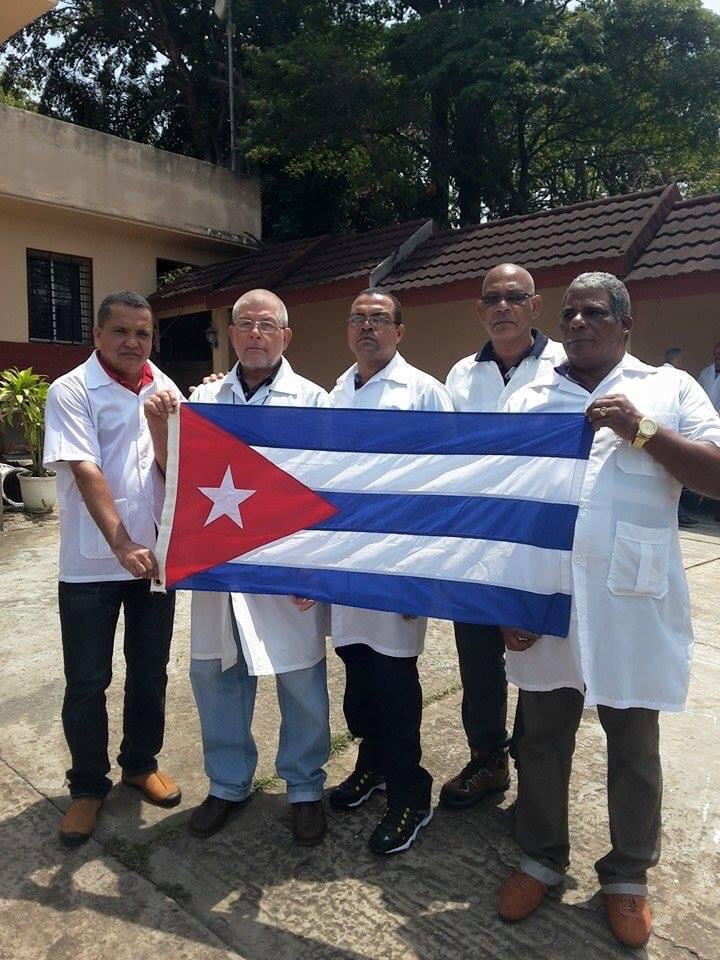 Il governo italiano ringrazia i medici cubani votando contro la sospensione delle sanzioni economiche a Cuba