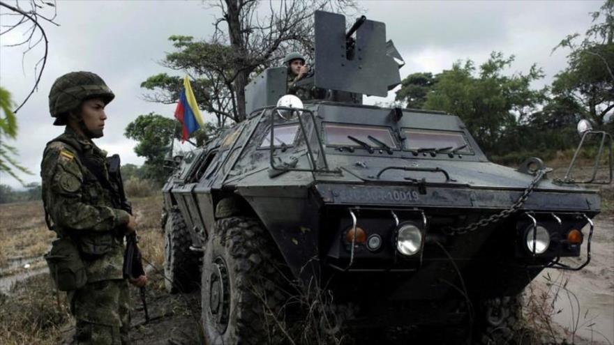 La Colombia schiera soldati al confine con il Venezuela