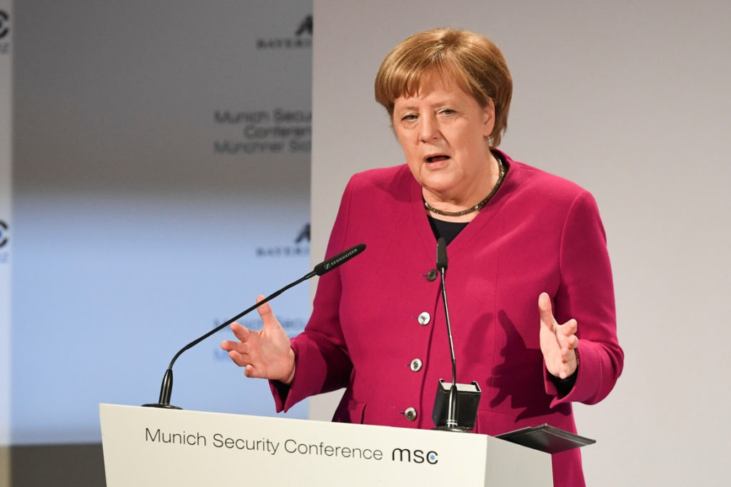 La Merkel presa sul fatto dalla Corte Costituzionale: Soldi all’Italia ? “Nein, es kann nicht gemacht werden”