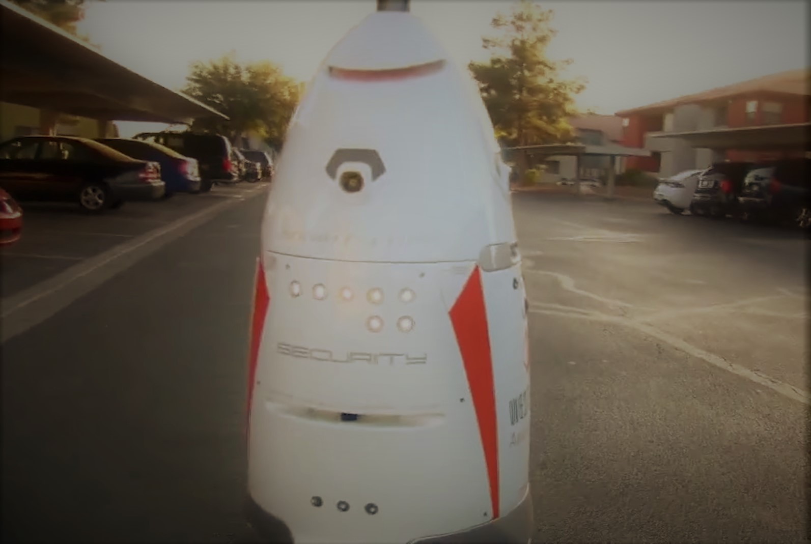 Poliziotti robot per le strade di Las Vegas controllano chi esce durante il coprifuoco
