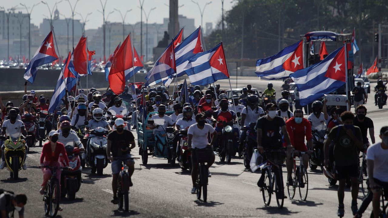 Basta con il blocco Usa contro Cuba. Carovane nelle strade, anche a Roma