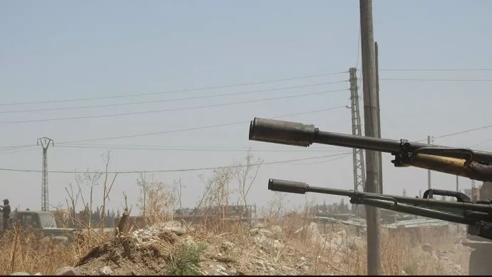 Duri scontri tra forze alleate di Damasco e tribù contro gruppi filo-USA