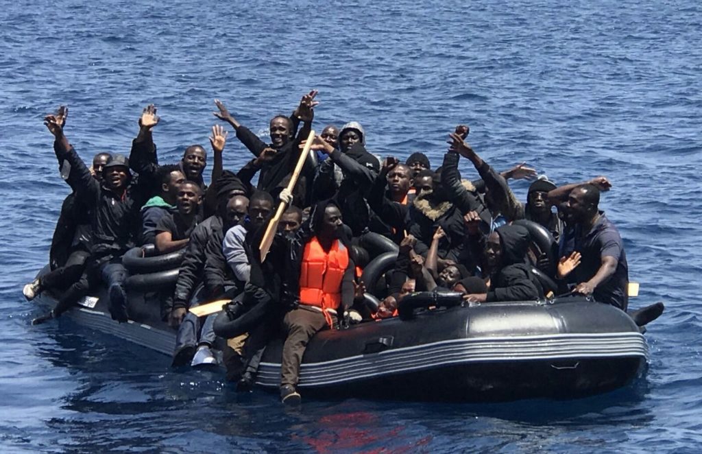 La tratta dei “nuovi schiavi” nel Mediterraneo prosegue e causa nuove vittime (ma non fa notizia)