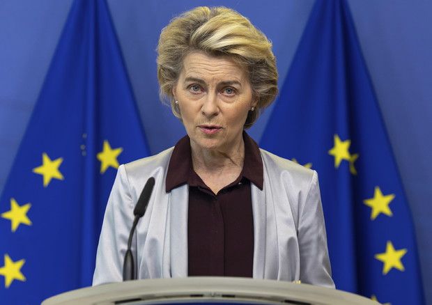 “Green pass” e 900 milioni di dosi Pfizer: 7 domande rivolte a voi