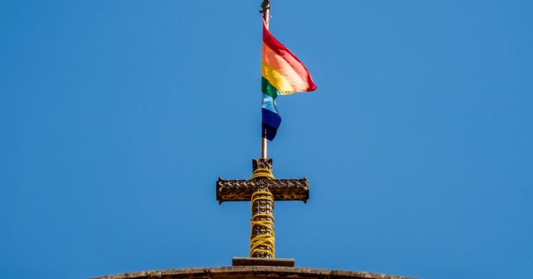 La chiesa di Svezia annuncia di essere “trans”