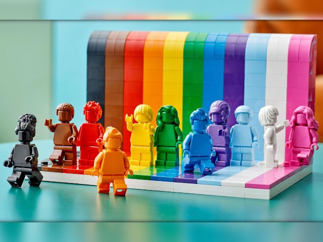 La Lego annuncia l’uscita del suo set “Everyone is Awesome” per il mese del Pride LGBT