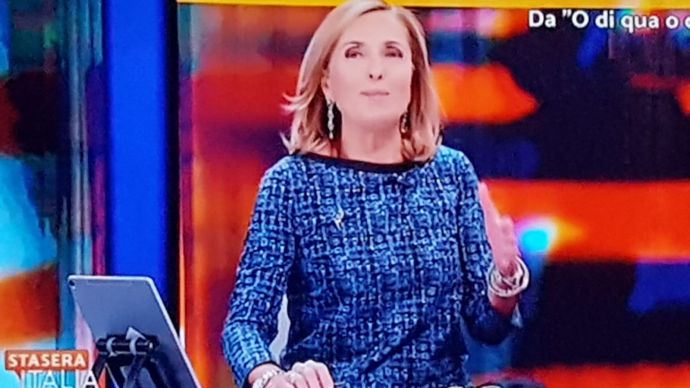 “Dove abbiamo sbagliato?” Camilla e il meta-giornalismo dei talk show