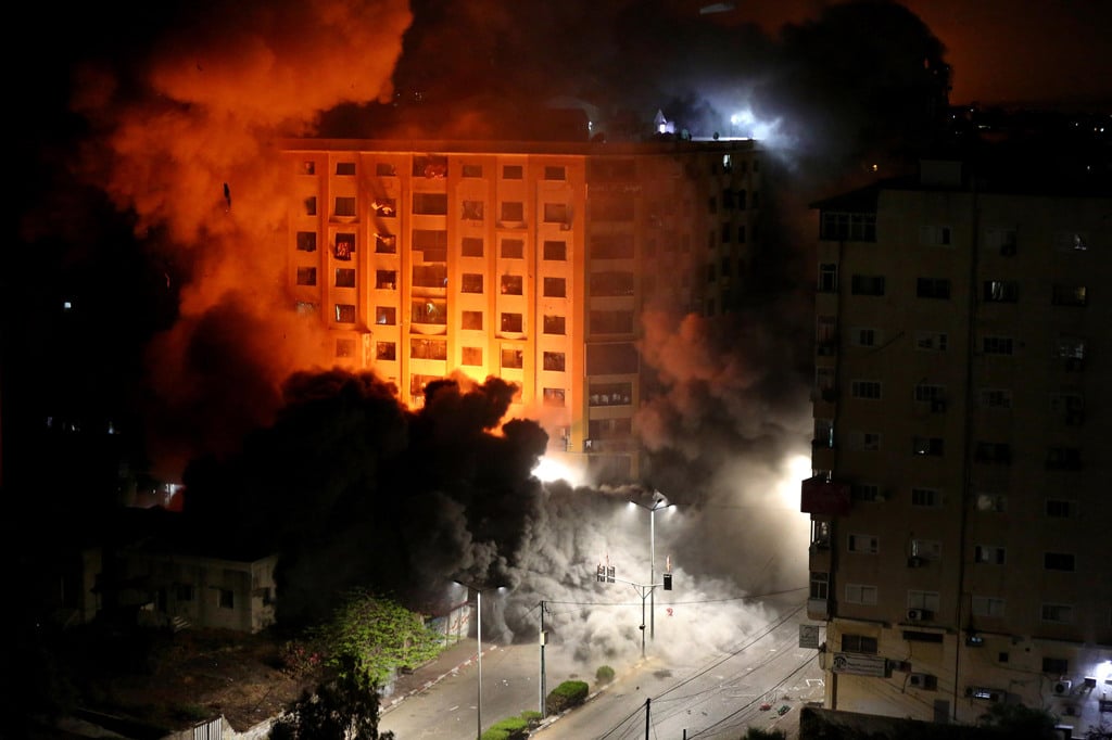 I caccia israeliani bombardano di nuovo Gaza. Scontri a Gerusalemme per la marcia degli ultrasionisti