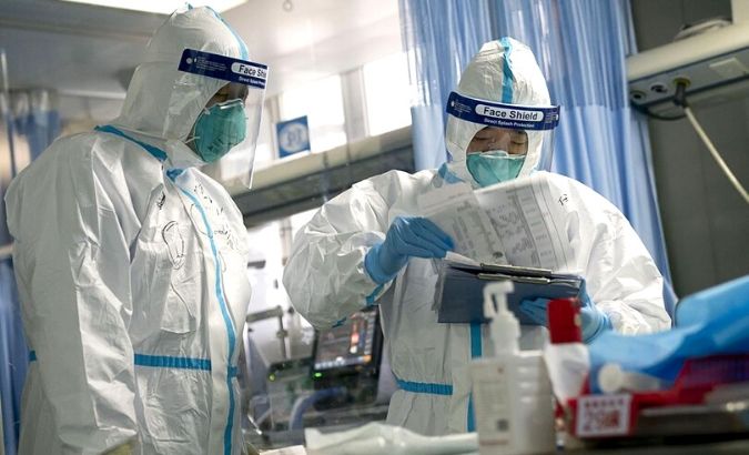 Un rapporto del governo statunitense del maggio 2020 concludeva che l’ipotesi della fuoriuscita dal laboratorio di Wuhan andava investigata