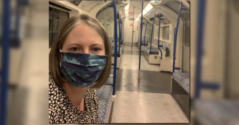 Consigliera dei laburisti ridicolizzata per essersi vantata di aver indossato una maschera su un treno vuoto