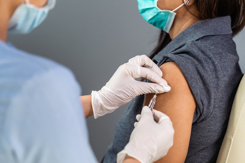 È ufficiale: ci si può ammalare dopo il vaccino
