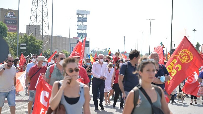 GKN. A Campi Bisenzio lavoratori in piazza contro i licenziamenti