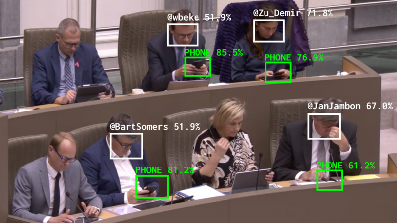 In Belgio un’AI punzecchia i politici troppo “distratti” dal telefonino