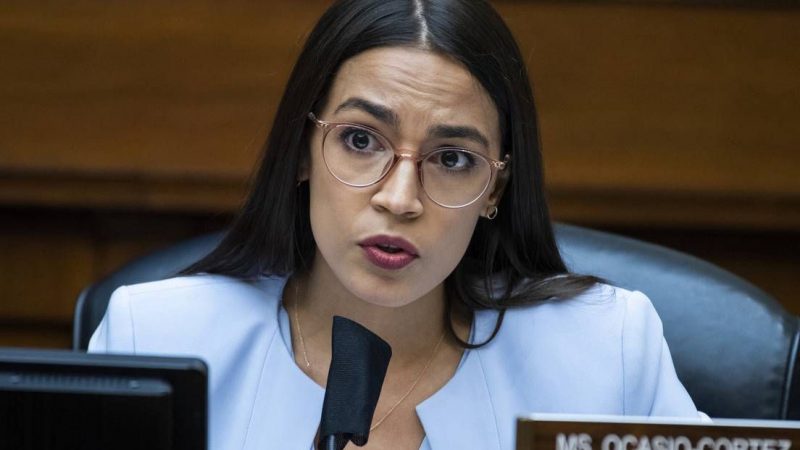 Ocasio-Cortez su Cuba: “L’embargo Usa è assurdamente crudele”