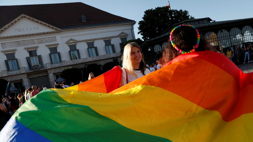 Orban critica il “teppismo legalizzato” dell’UE per la procedura di infrazione contro la legge sulla propaganda LGBT