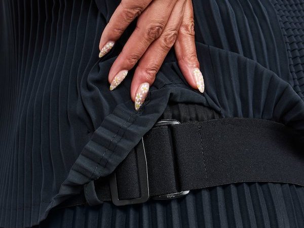 Petit Pli, il futuro degli abiti: unisex e misura unica, che cambia con il corpo