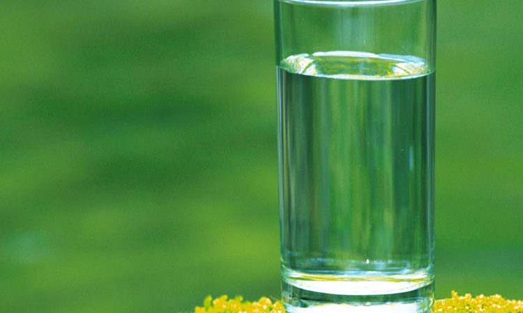 Un bicchiere che cambia il peso altera la tua percezione del sapore