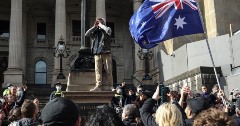 australia proteste multe