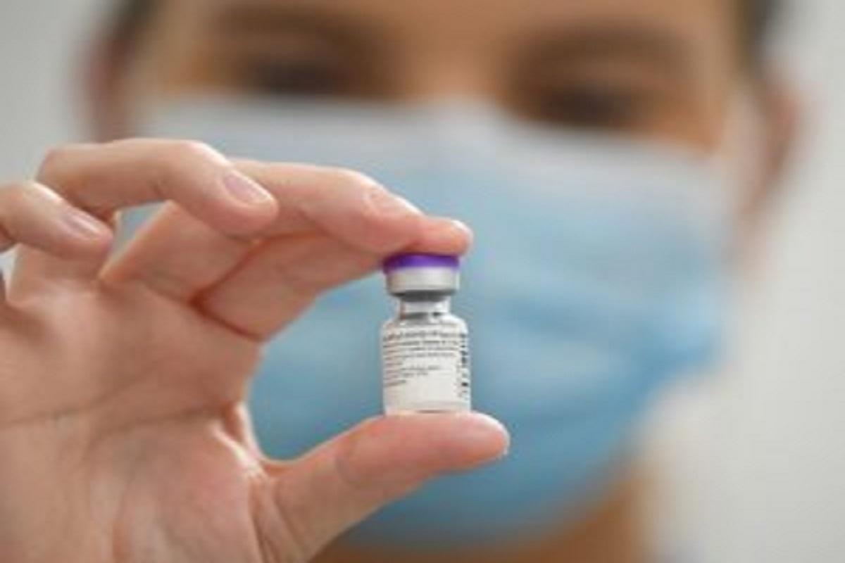 Pfizer ha appena ottenuto l’”approvazione definitiva della FDA” per il suo vaccino contro il COVID. C’è pero’ un piccolo problema…