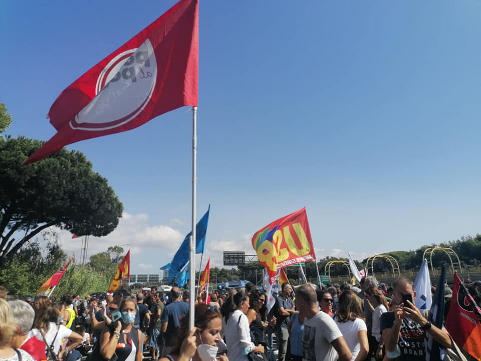 Alitalia. Insorgiamo!! Lavoratrici e lavoratori bloccano autostrada