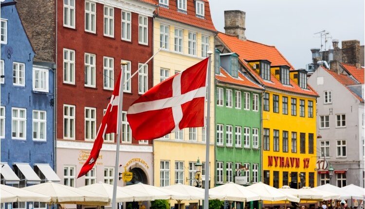 Danimarca: la Covid non è più una “minaccia critica,” cessano le restrizioni interne