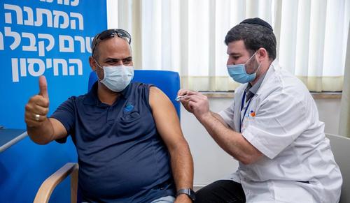 Lo “zar del coronavirus” di Israele dice ai cittadini di prepararsi per una eventuale QUARTA dose