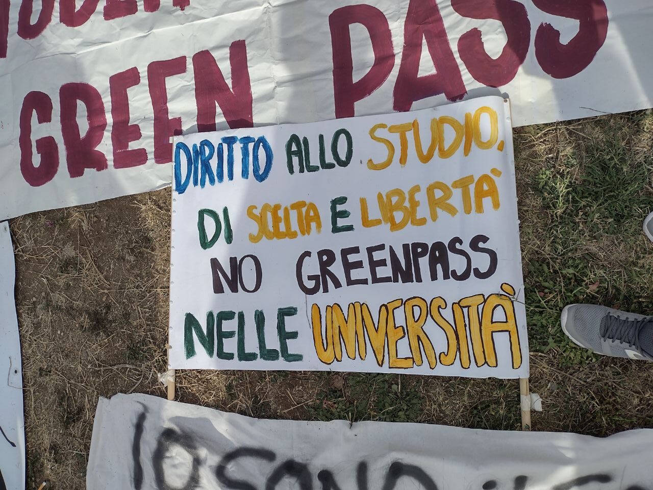 A Napoli gli universitari contro il ricatto del Green Pass