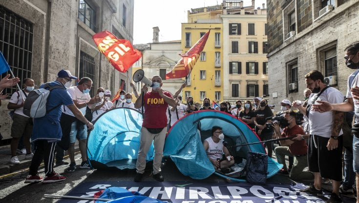 La Whirlpool conferma i licenziamenti per lo stabilimento di Napoli