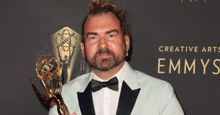 Lo stilista vincitore di un Emmy Award muore di COVID nonostante fosse completamente vaccinato