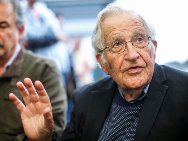 Noam Chomsky: i non vaccinati dovrebbero essere “isolati” dalla società