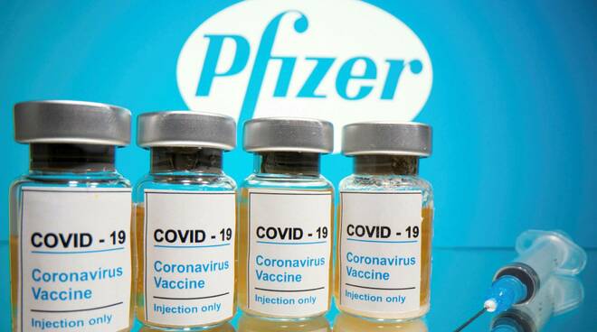 Allarme: ricercatore denuncia gravi irregolarità nei trial del vaccino Pfizer