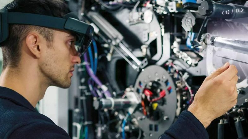 HP usa HoloLens per riparare da remoto le stampanti industriali ai clienti
