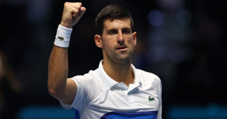 Il tennista numero 1 al mondo, Novak Djokovic, rischia di non poter partecipare agli Australian Open per la sua posizione sui vaccini