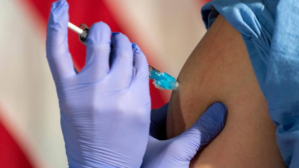 L’Austria rende obbligatorio il vaccino contro il COVID, promette “sanzioni” per chi resiste