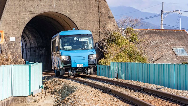 Autobus o treno? In Giappone parte il veicolo a due modalità