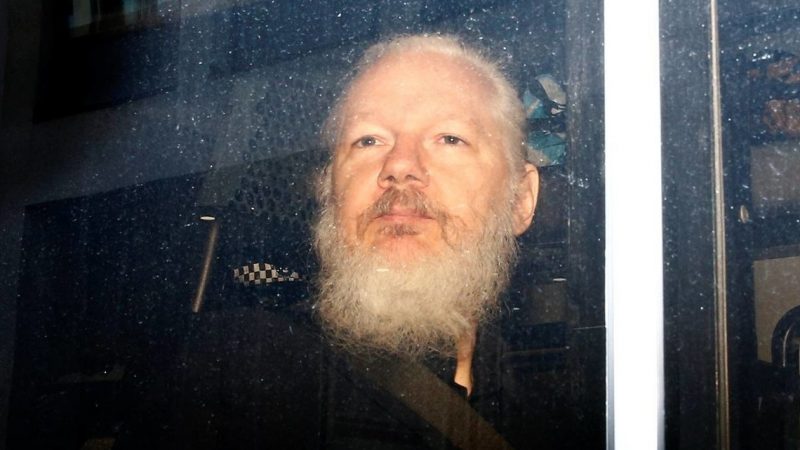 Estradizione Assange: ora USA ammettano di averlo spiato