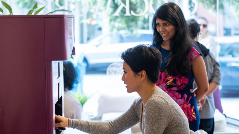 Il primo robot manicure al mondo accetta clienti
