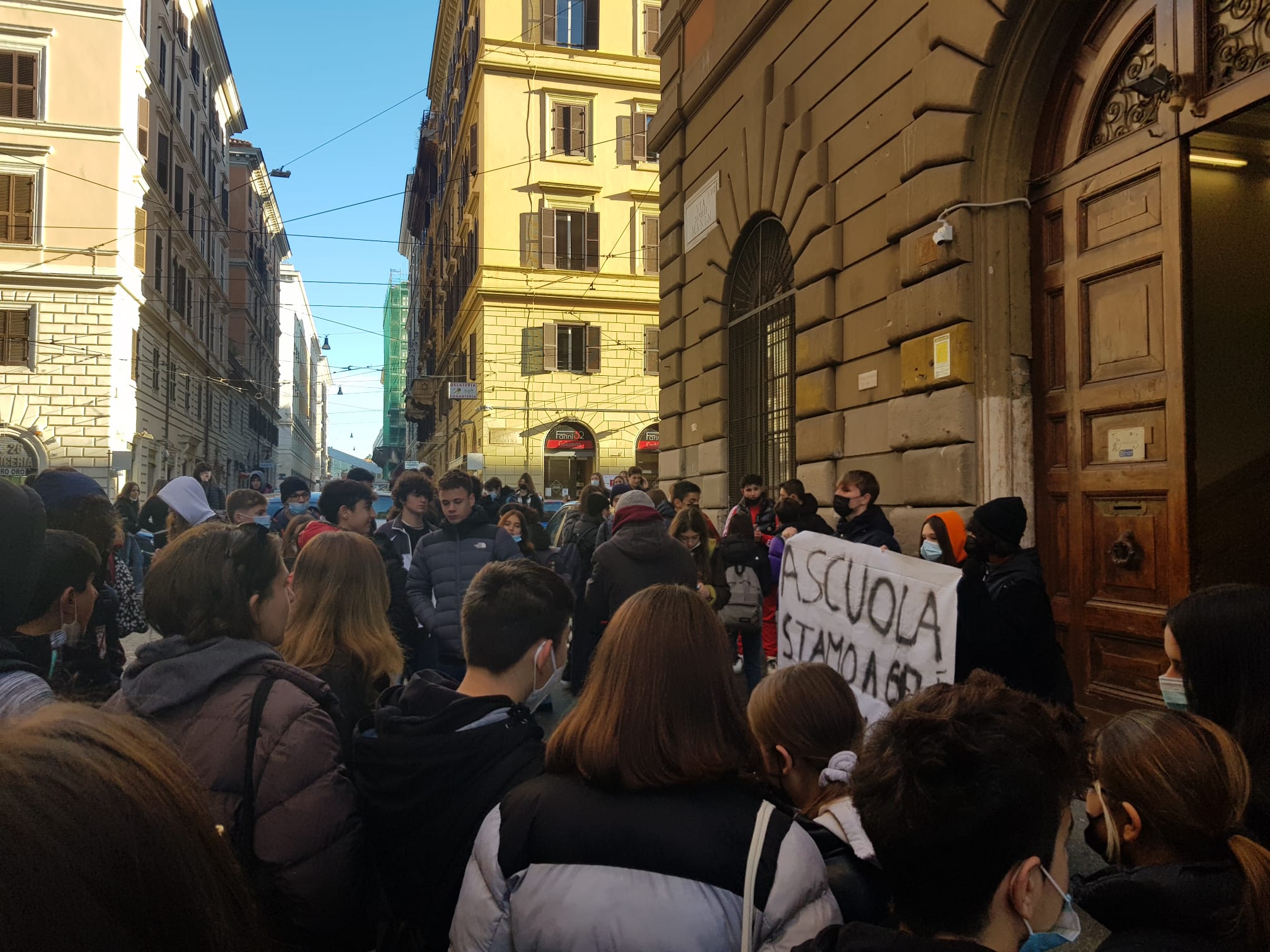 Tra scioperi e occupazioni, continua la mobilitazione nelle scuole romane