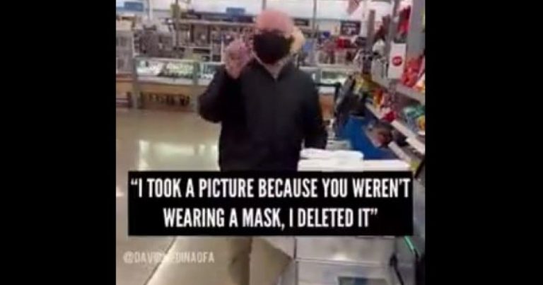 Un video virale mostra un uomo con addosso diverse mascherine espulso da Walmart per aver scattato foto di un bambina