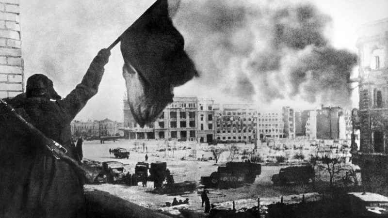 La vittoria di Stalingrado e gli assiomi “divulgativo-liberali” della storia