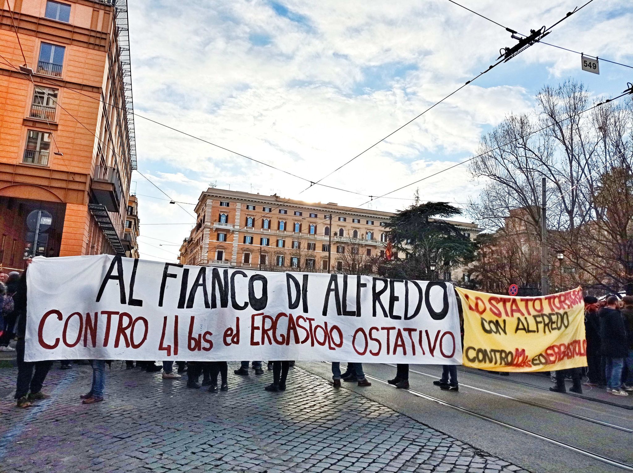 Corteo a Roma per Alfredo Cospito e contro il 41bis. Manifestazioni anche a Milano, Napoli, Pisa
