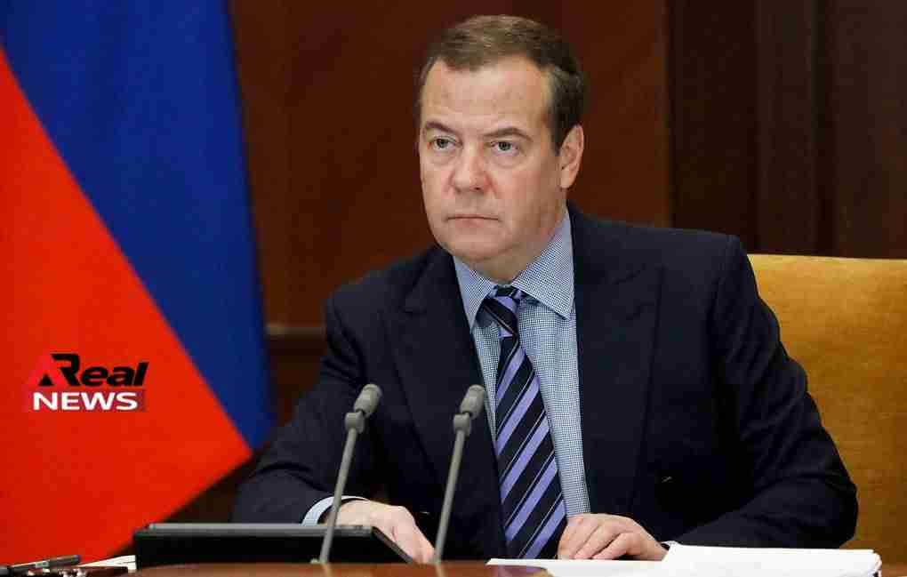 Medvedev: la Russia sarà fatta a pezzi se la NVO si fermerà