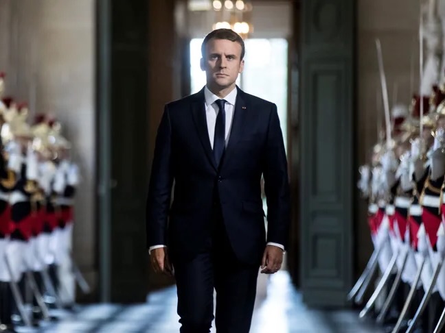 Il presidente Emmanuel Macron ha deliberatamente distrutto la propria autorità costituzionale.