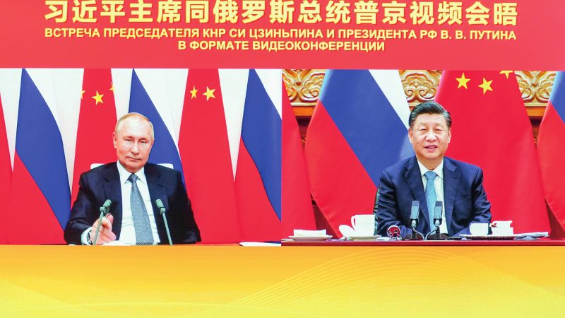 La Cina presenta a Mosca il suo piano di pace. Washington rifiuta, la Ue pensa alle munizioni