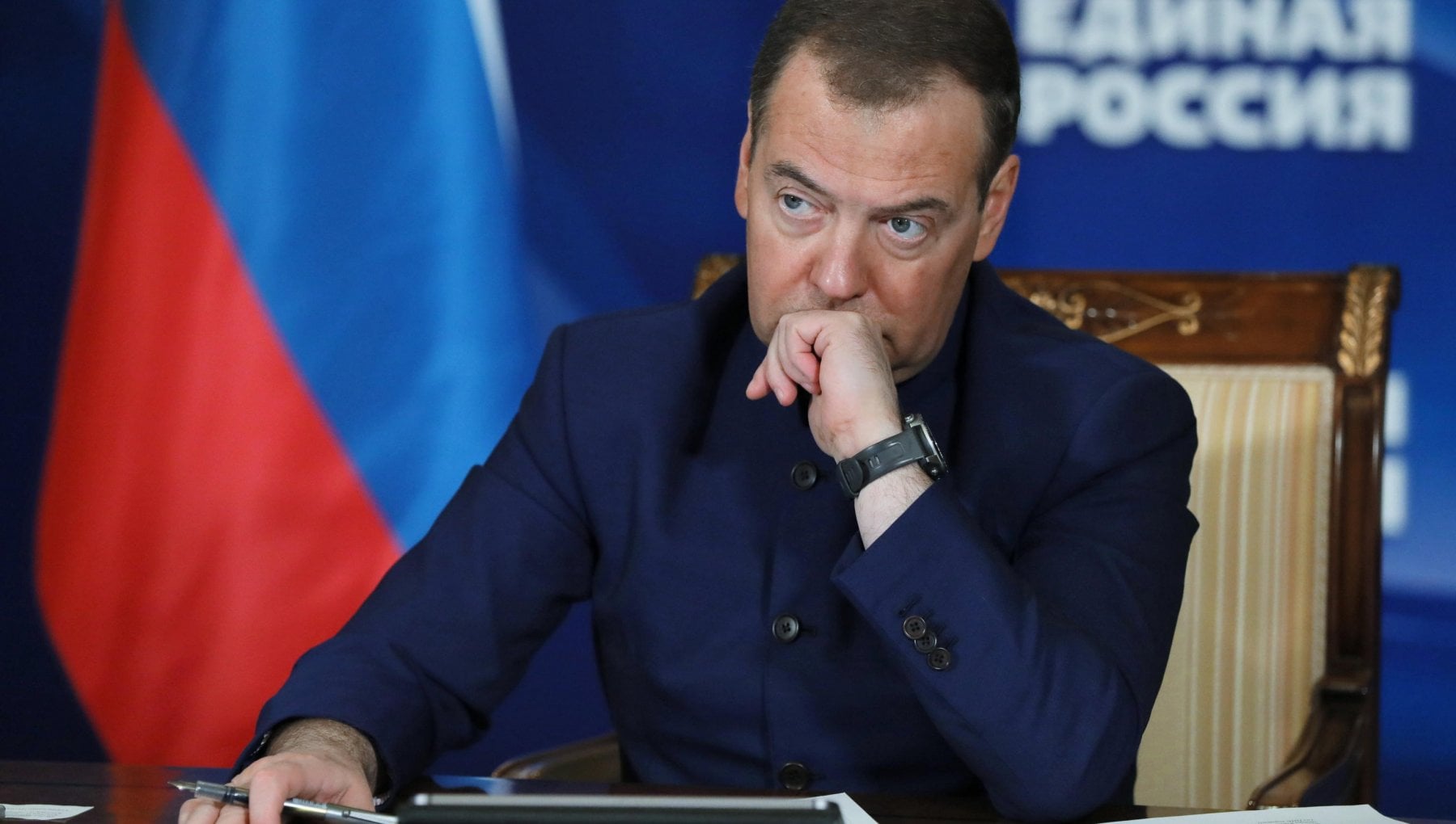 Medvedev: affonderemo il Regno Unito; preparatevi per la parata russa a Berlino