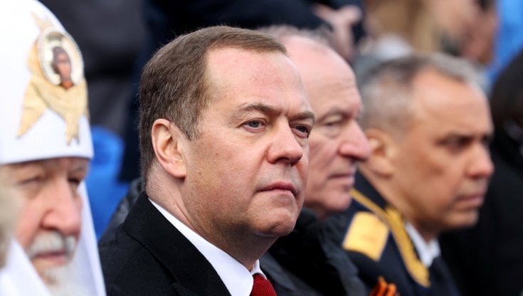 Medvedev ha messo sull’avviso l’Occidente sulla possibilità di un attacco nucleare preventivo